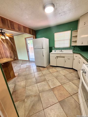 451 Pilgrim Dr, San Antonio, TX 78213