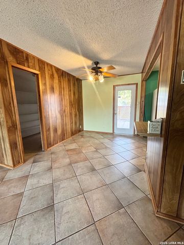 451 Pilgrim Dr, San Antonio, TX 78213