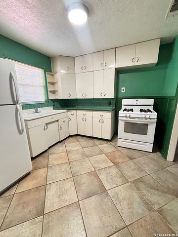 451 Pilgrim Dr, San Antonio, TX 78213
