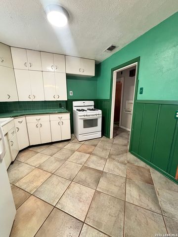 451 Pilgrim Dr, San Antonio, TX 78213