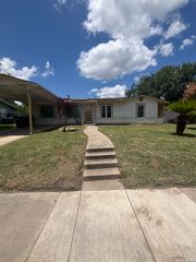 451 Pilgrim Dr, San Antonio, TX 78213