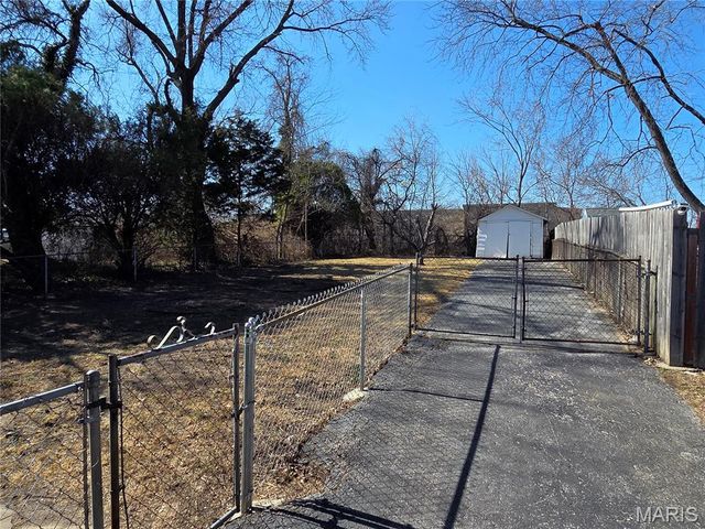 3237 Marshall Avenue, St John, MO 63114