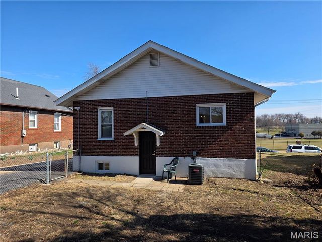 3237 Marshall Avenue, St John, MO 63114