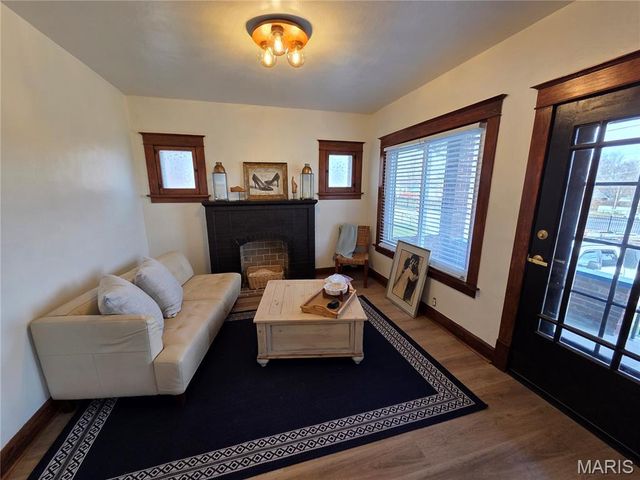 3237 Marshall Avenue, St John, MO 63114