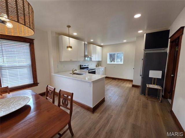 3237 Marshall Avenue, St John, MO 63114