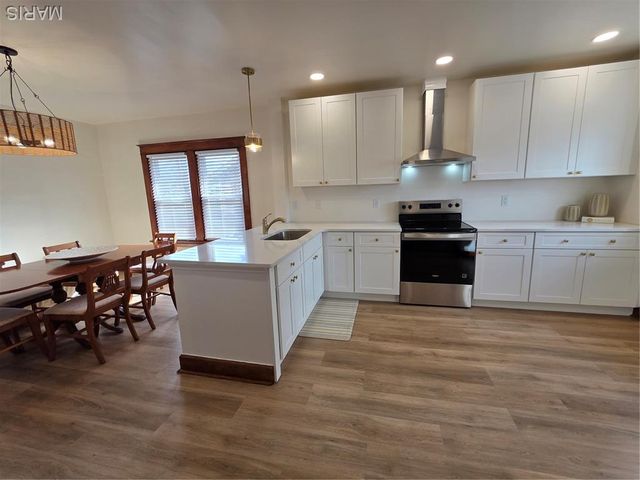 3237 Marshall Avenue, St John, MO 63114