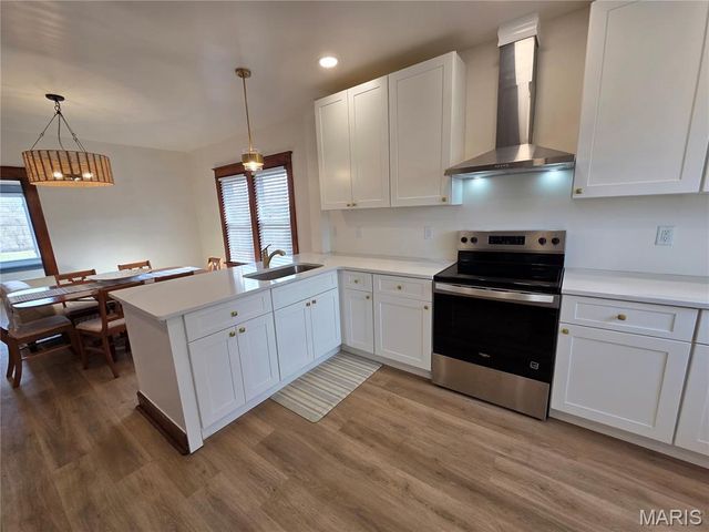 3237 Marshall Avenue, St John, MO 63114