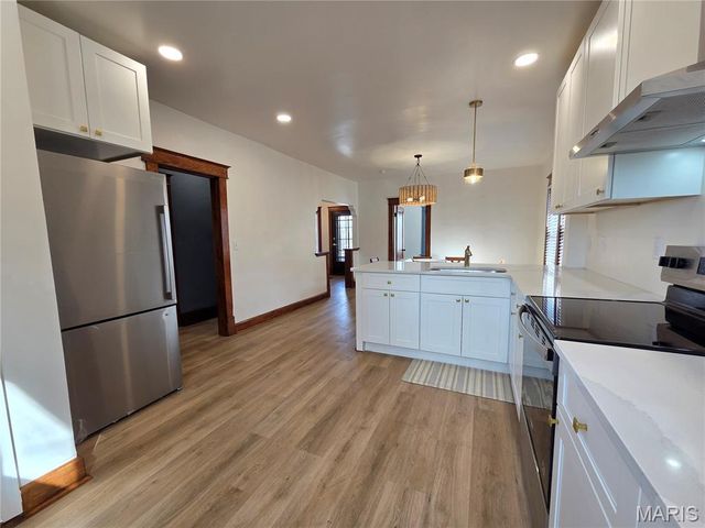 3237 Marshall Avenue, St John, MO 63114