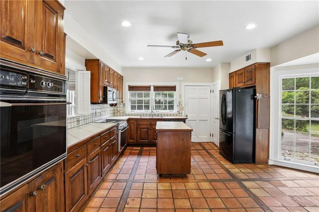 3648 Kingsboro Road NE, Atlanta, GA 30319