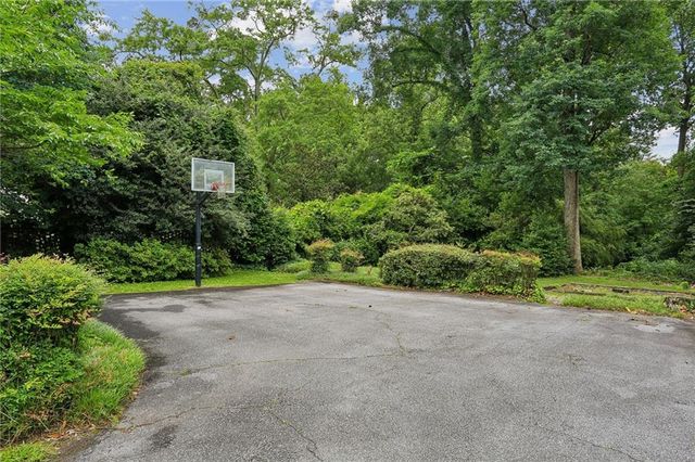 3648 Kingsboro Road NE, Atlanta, GA 30319