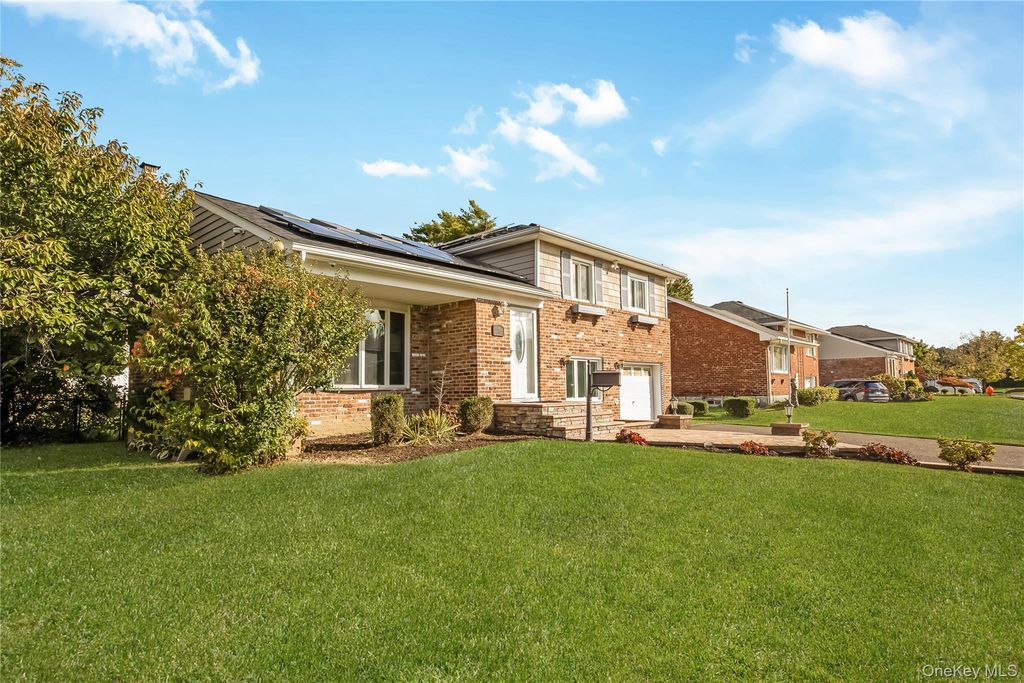19 Grant Street, Farmingdale, NY 11735 — photo 2