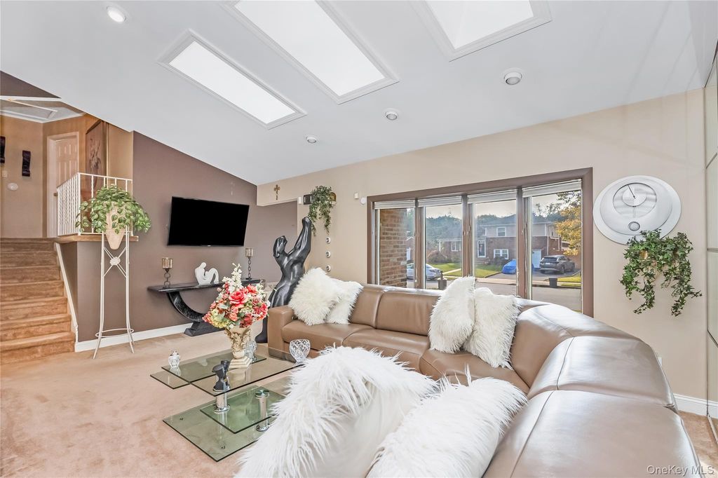 19 Grant Street, Farmingdale, NY 11735 — photo 5