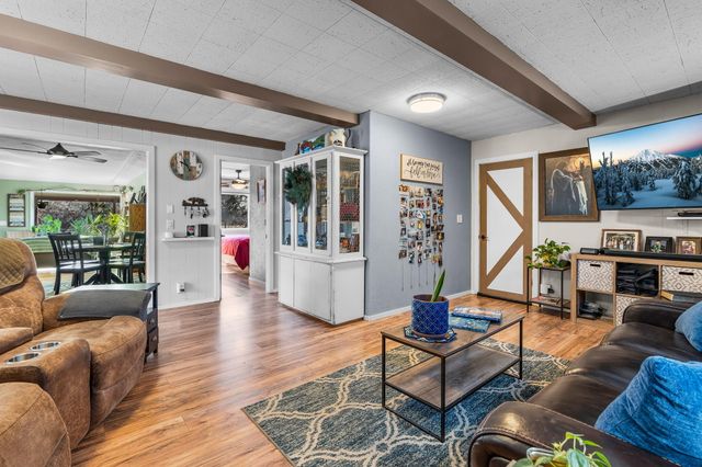 481 SW Helmholtz Way, Redmond, OR 97756