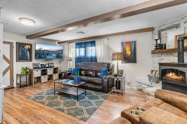 481 SW Helmholtz Way, Redmond, OR 97756