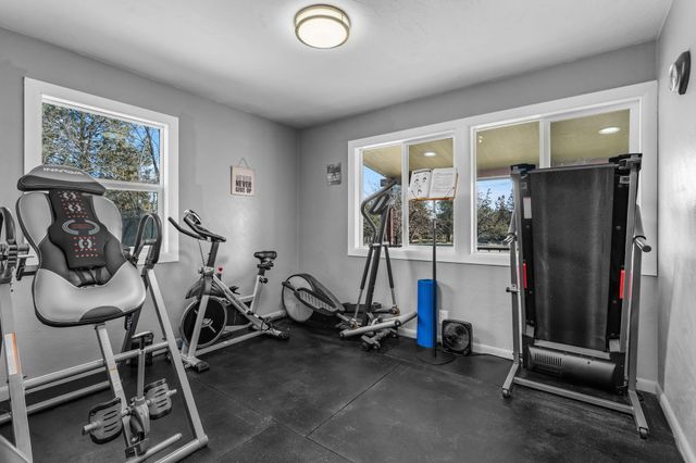 481 SW Helmholtz Way, Redmond, OR 97756