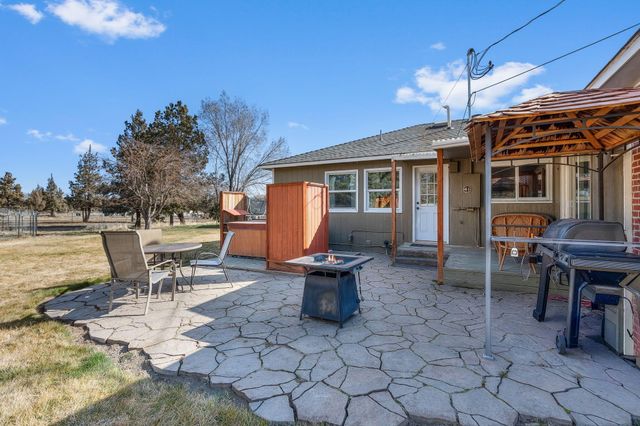 481 SW Helmholtz Way, Redmond, OR 97756