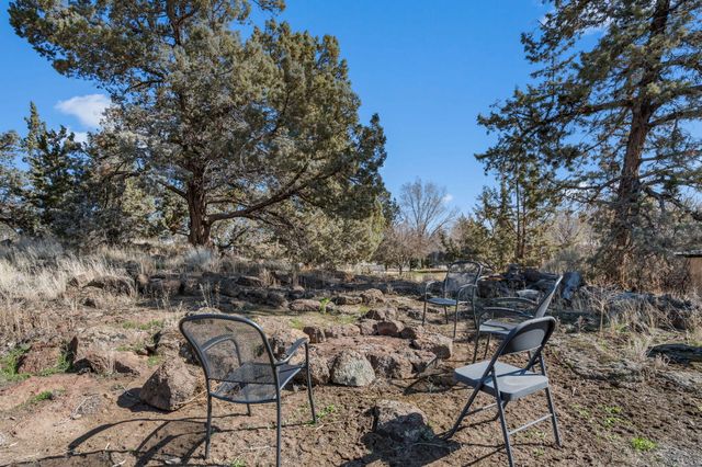 481 SW Helmholtz Way, Redmond, OR 97756