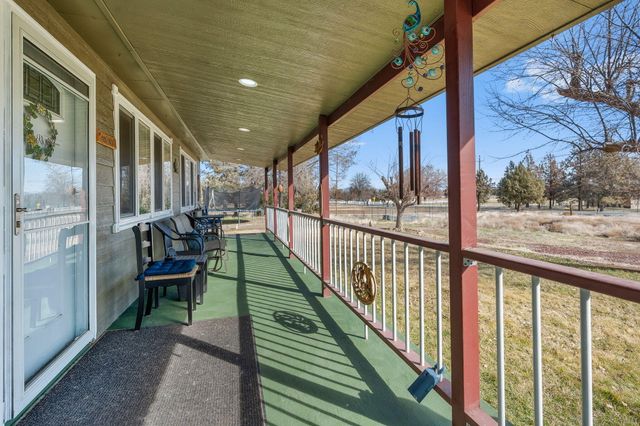 481 SW Helmholtz Way, Redmond, OR 97756