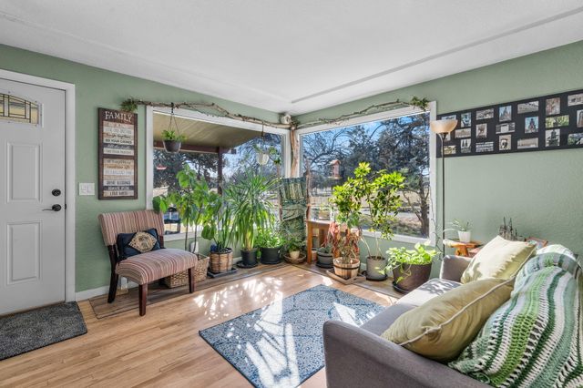 481 SW Helmholtz Way, Redmond, OR 97756