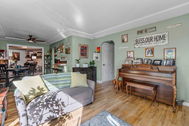 481 SW Helmholtz Way, Redmond, OR 97756