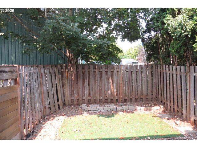 11995 Se HOLGATE Blvd, Portland, OR 97266