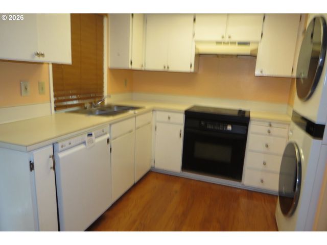 11995 Se HOLGATE Blvd, Portland, OR 97266