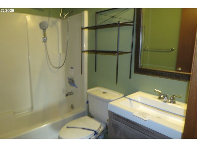 11995 Se HOLGATE Blvd, Portland, OR 97266