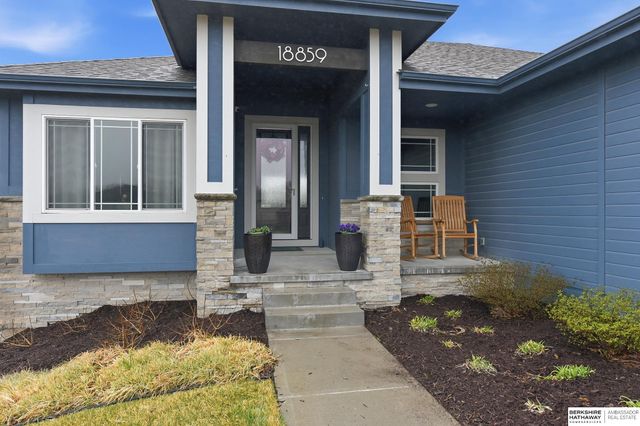 18859 Patrick Avenue, Elkhorn, NE 68022