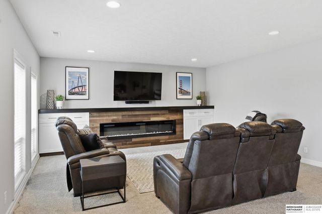 18859 Patrick Avenue, Elkhorn, NE 68022