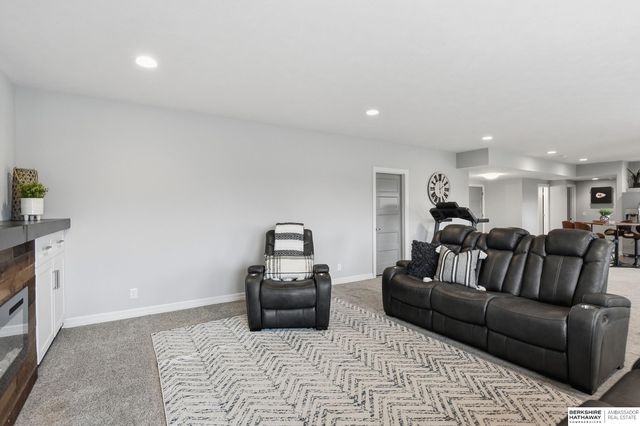 18859 Patrick Avenue, Elkhorn, NE 68022