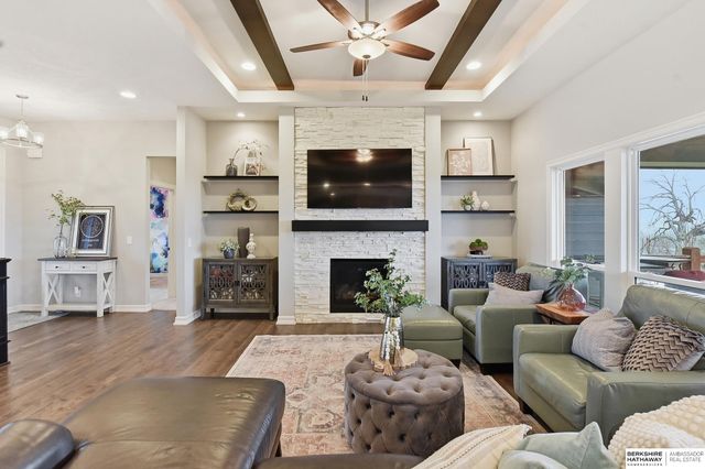 18859 Patrick Avenue, Elkhorn, NE 68022