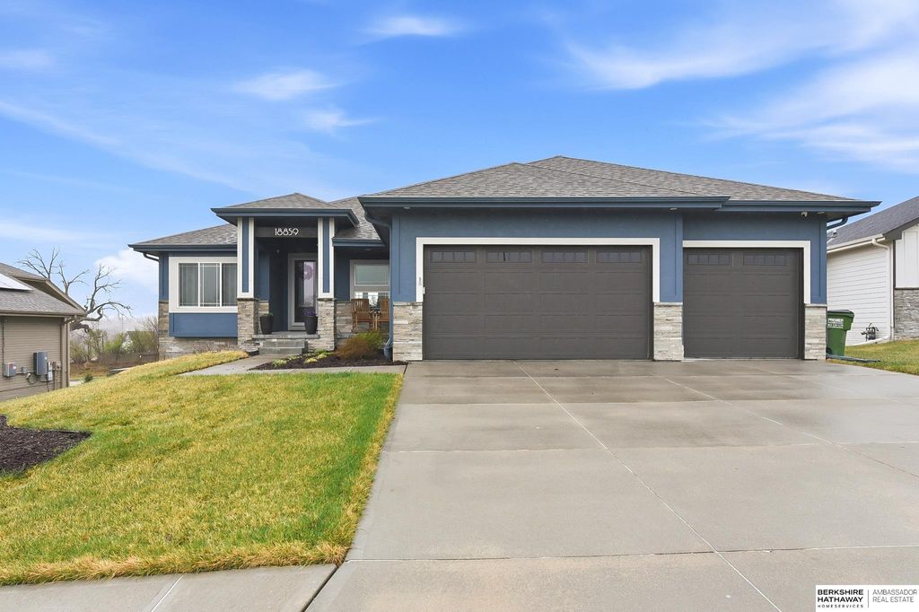 18859 Patrick Avenue, Elkhorn, NE 68022