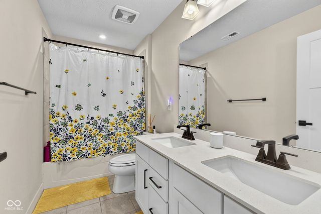 16688 Ayshire Drive, Fishers, IN 46037