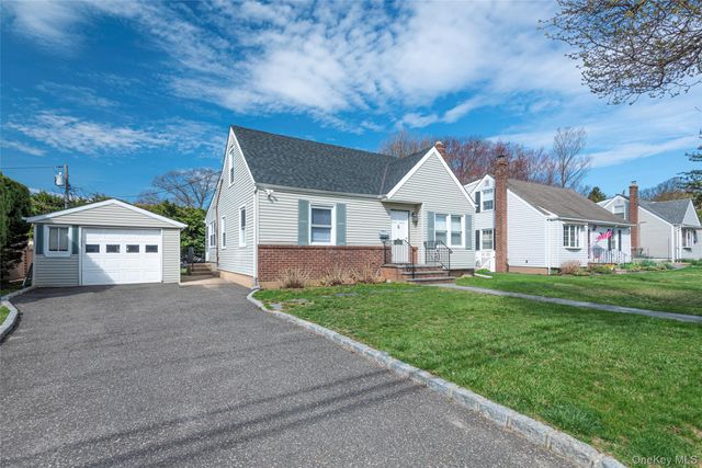 61 Dosoris Lane, Glen Cove, NY 11542