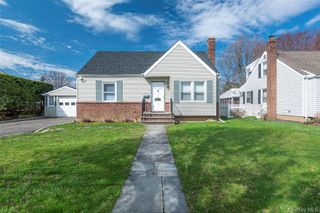 61 Dosoris Lane, Glen Cove, NY 11542