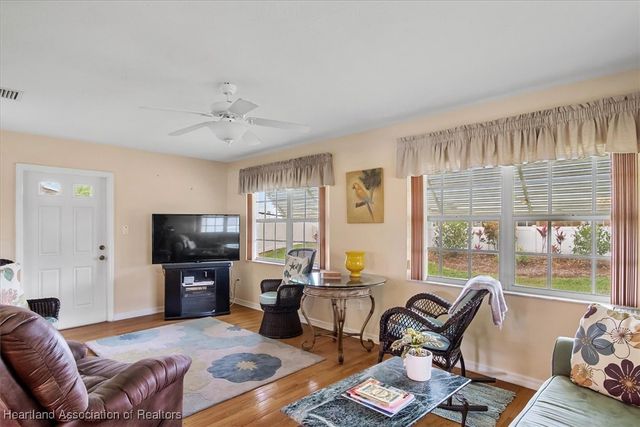 109 Lakefront Court NE, Lake Placid, FL 33852