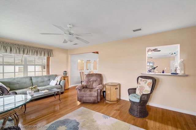 109 Lakefront Court NE, Lake Placid, FL 33852