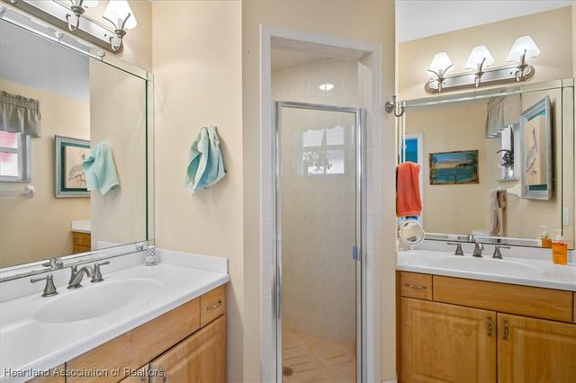 109 Lakefront Court NE, Lake Placid, FL 33852