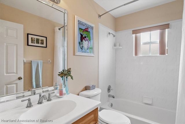 109 Lakefront Court NE, Lake Placid, FL 33852