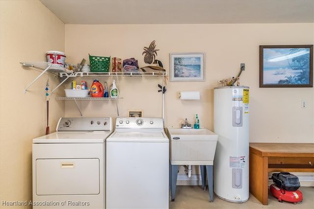 109 Lakefront Court NE, Lake Placid, FL 33852