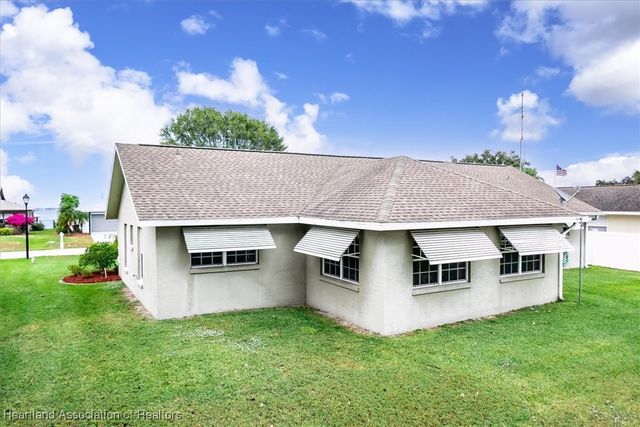 109 Lakefront Court NE, Lake Placid, FL 33852