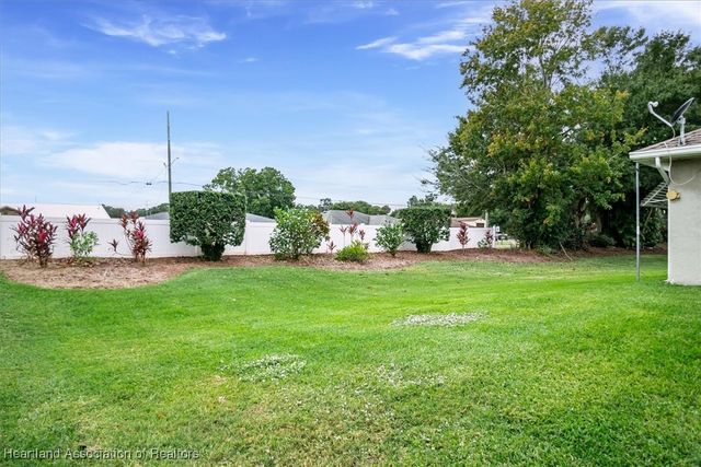 109 Lakefront Court NE, Lake Placid, FL 33852