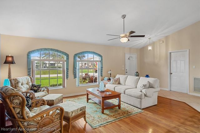 109 Lakefront Court NE, Lake Placid, FL 33852