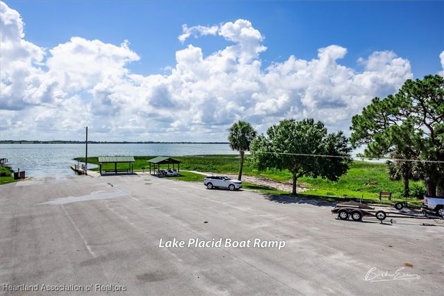109 Lakefront Court NE, Lake Placid, FL 33852