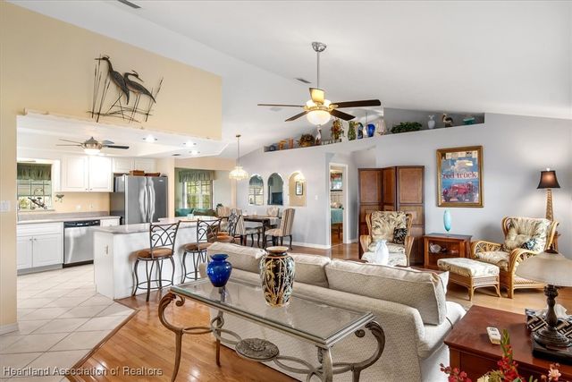 109 Lakefront Court NE, Lake Placid, FL 33852