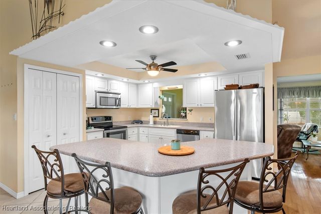 109 Lakefront Court NE, Lake Placid, FL 33852