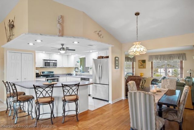 109 Lakefront Court NE, Lake Placid, FL 33852