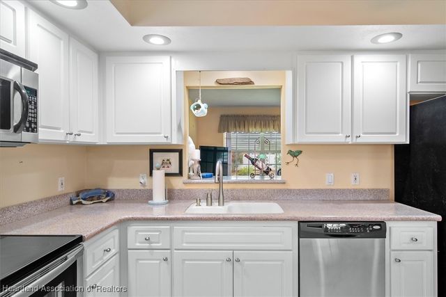 109 Lakefront Court NE, Lake Placid, FL 33852