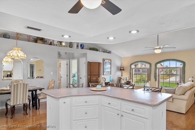 109 Lakefront Court NE, Lake Placid, FL 33852