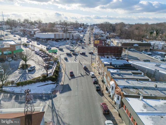 27 CHESTER PIKE, Darby, PA 19023